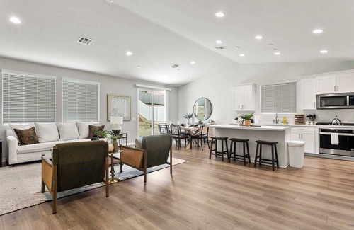 Lancaster House | Spacious Castle on Ave L12 #41796