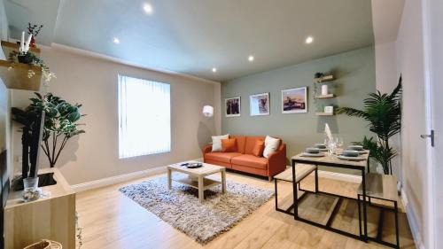 Birmingham City Centre Apartment | Spacious Central Duplex Apartment with 2 Bathrooms with Free Wi-Fi, Parking and Keyless Access, Sleeps up to 9 - Perfect for Groups