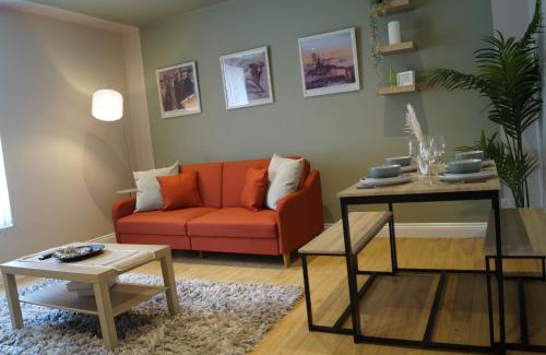 Birmingham City Centre Apartment | Spacious Central Duplex Apartment with 2 Bathrooms with Free Wi-Fi, Parking and Keyless Access, Sleeps up to 9 - Perfect for Groups