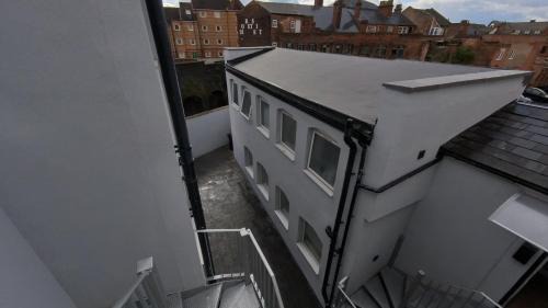 Birmingham City Centre Apartment | Spacious Central Duplex Apartment with 2 Bathrooms with Free Wi-Fi, Parking and Keyless Access, Sleeps up to 9 - Perfect for Groups