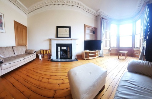 Marchmont Apartment | spacious central historic 3 bedroom 2nd floor original & attractive