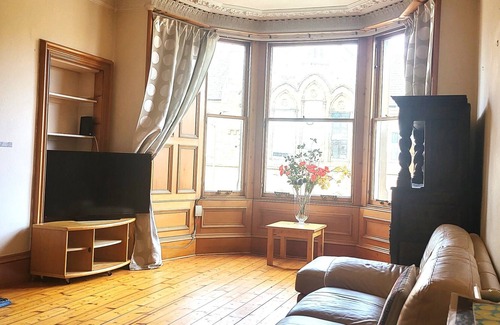 Marchmont Apartment | spacious central historic 3 bedroom 2nd floor original & attractive