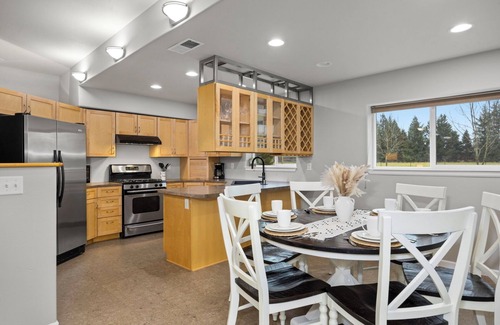 Everson House | Spacious centrally located farmhouse with stunning views, large yard, firepit