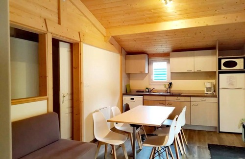 Vouneuil-sur-Vienne Ski Chalet | Spacious chalet with 3 bedrooms and 2 bathrooms sleeps 6