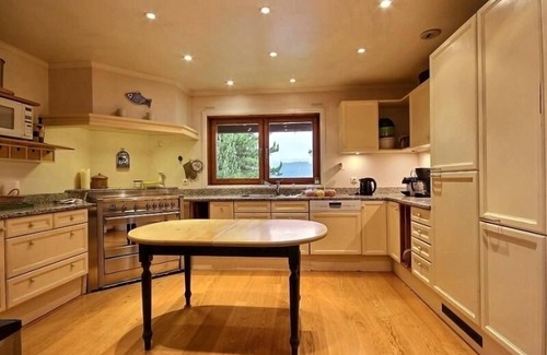 Plagne 1800 Ski Chalet | Spacious Chalet for 15, Sauna & Jacuzzi, Near Slopes in La Plagne