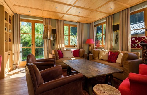 Hinterthal Ski Chalet | Spacious chalet with historical elements near a lake