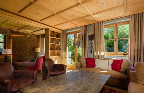 Hinterthal Ski Chalet | Spacious chalet with historical elements near a lake