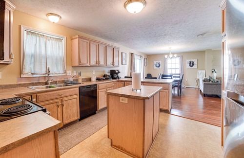 Champaign House | Spacious Champaign Home By University of Illinois!
