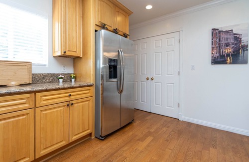 Burbank House | Spacious Charming 4BR 3BA Home with Outdoor Pool & Patio