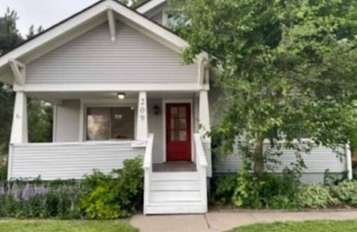 Burlington House | Spacious charming farmhouse - dedicated office