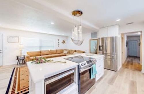 Clearwater House | Spacious Clearwater Getaway 4BR,3BA, Cowboy Pool, Pet-Friendly 10 Min to Beach