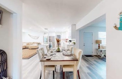 Clearwater House | Spacious Clearwater Getaway 4BR,3BA, Cowboy Pool, Pet-Friendly 10 Min to Beach