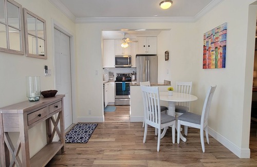 Palm Beach Shores House | 💖Spacious Coastal Townhouse - 3 min Walk to The Beach!
