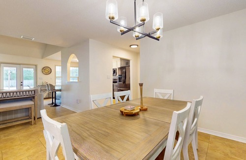 Gulf Breeze House | Spacious coastal home with private yard and close to town