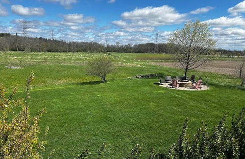 Menomonee Falls House | SPACIOUS COMFORT outside Milwaukee. 3 story 5 bdr.Only 15 min from downtown.