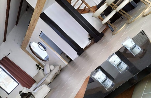 Chateaurenard Apartment | Spacious, comfortable loft 10 min from Avignon and St Remy de Provence.