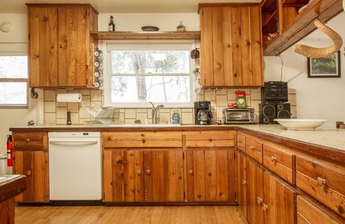 Pacific Palisades House | Spacious, Comfortable, Casual Endless Summer - Beach, Dining, Hiking, Hot Spots