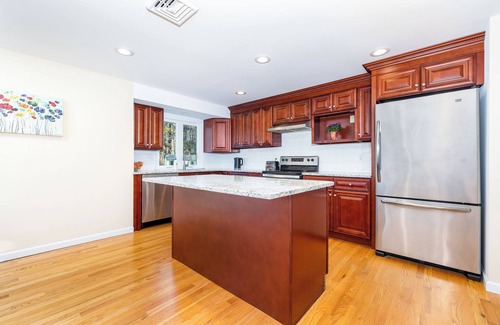 Farmington House | Spacious & Comfortable 3-Bedroom Home
