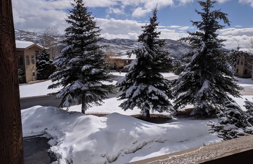 Pinebrook Condo | Spacious condo with killer mountain views