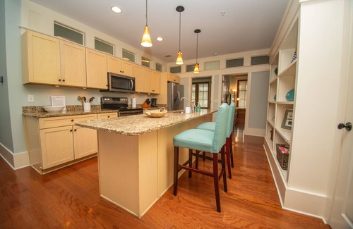 Habersham Condo | Spacious Condo with Private Balcony: A Pet Owner's Dream in the Lowcountry