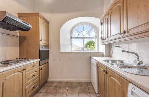 Beaminster House | Spacious Converted Chapel, Close to Spectacular Jurassic Coast, Beaches & Hiking