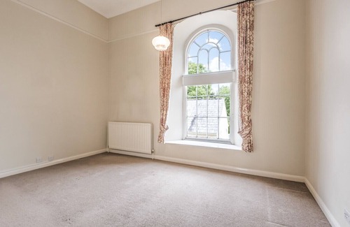 Beaminster House | Spacious Converted Chapel, Close to Spectacular Jurassic Coast, Beaches & Hiking