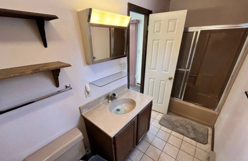 Briar Crest Woods Cottage | Spacious Cottage in lake community W/Hot tub