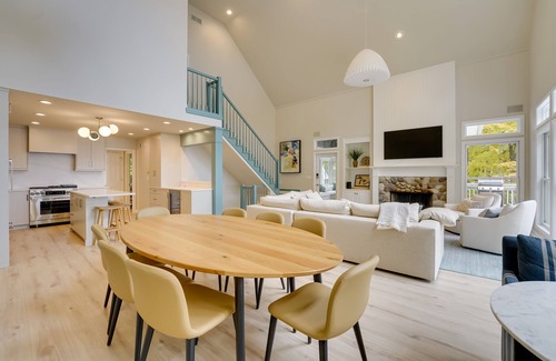 Muskegon Cottage | Spacious Cottage on Lake Michigan: Stunning Views!