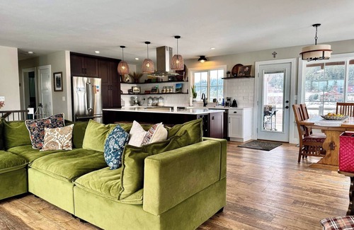 Somers Cottage | Spacious Cottage - pond/mountain views/fenced yard