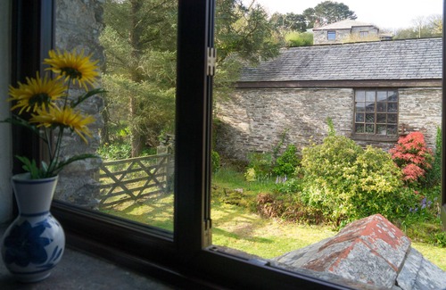 Tintagel Cottage | Spacious Cottage With Sea Views