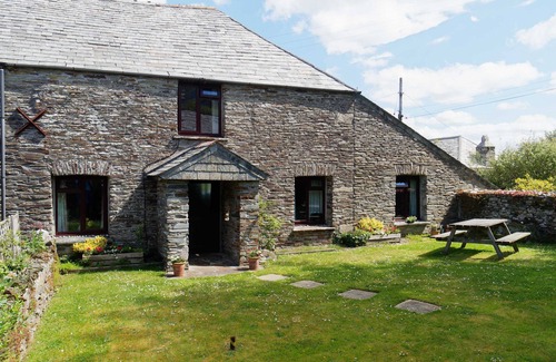 Tintagel Cottage | Spacious Cottage With Sea Views