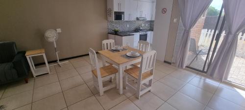 Port Elizabeth Apartment | Spacious Cottage