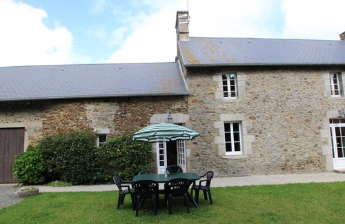 Servigny Cottage | Spacious countryside house with pets allowed