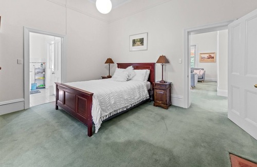 Auburn House | Spacious Country Homestead in the Wine Estate