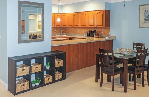 Downtown Apartment | Spacious Cozy 3 bedroom unit with a private pool, centrally located in Freeport