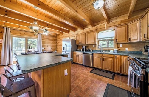 Flagstaff Cabin | Spacious Cozy Cabin Retreat on 5-Acres with HotTub!