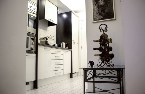 Kensington Apartment | Spacious Cozy Convenient place in the heart of South Kensington