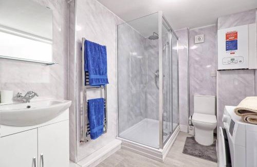 Chelmsford House | Spacious & Cozy Home - Ideal for Families & Groups