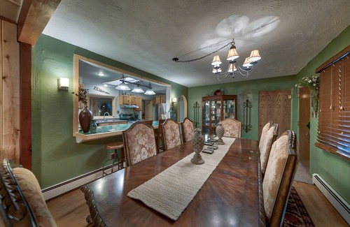 Cody House | Spacious cozy home, walking distance to Downtown
