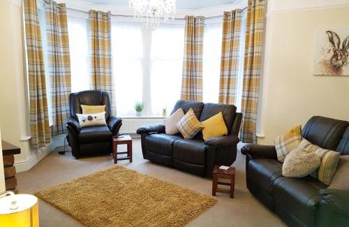Llandrindod Wells Apartment | Spacious & Cozy Mid Wales Town Centre Apartment, With Bike Storage
