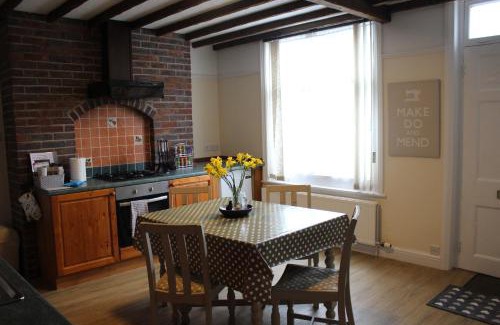 Llandrindod Wells Apartment | Spacious & Cozy Mid Wales Town Centre Apartment, With Bike Storage