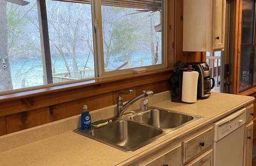 Mountain View Cabin | Spacious, cozy retreat on the White River, minutes from the trails and caverns.