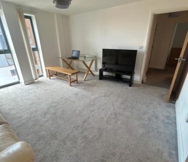Selhurst Apartment | Spacious Croydon Flat