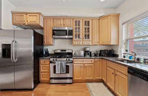 Shaw House | Spacious DC Retreat | Conv Ctr 4BR/5BA by DCottage