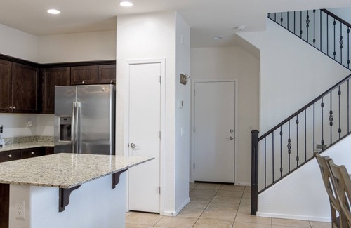 Maryvale House | Spacious Desert Oasis Conveniently located!