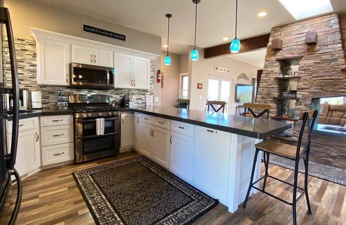 Kanab House | Spacious Desert Oasis, Dark Skies, Pet Friendly!