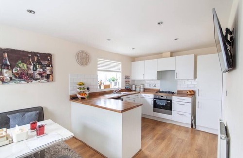 Weston-super-Mare House | Spacious detached home just 5 mins Weston-super-Mare beach Features 3 bedrooms