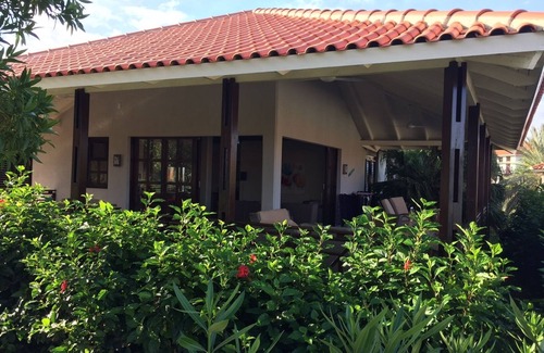 Sint Michiel Villa | Spacious detached villa for 6 people on the beach of Blue Bay Curacao