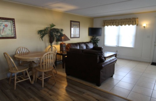 Ocean City Apartment | Spacious Dog friendly 2br near bay and Boardwalk