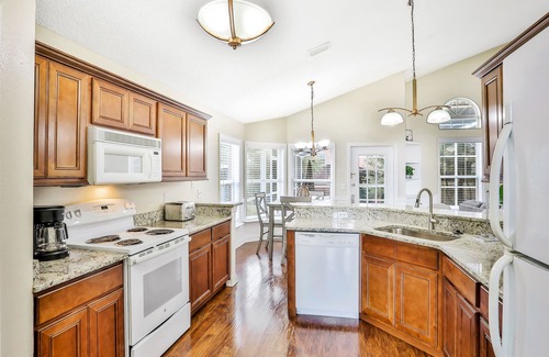 Lindfields House | Spacious Dog-Friendly Home w/Private Outdoor Pool, W/D, Pool Deck & Patio, WiFi